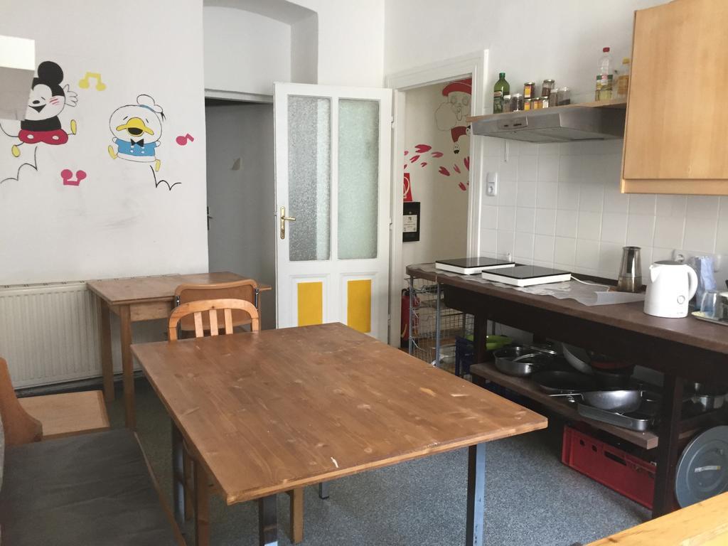 Chichilli Hostel Vienna Esterno foto